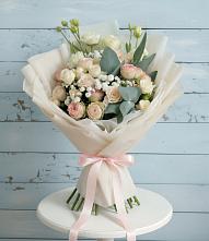 Букет цветов из:  Розы и Лизиантусы в Новой Игирме