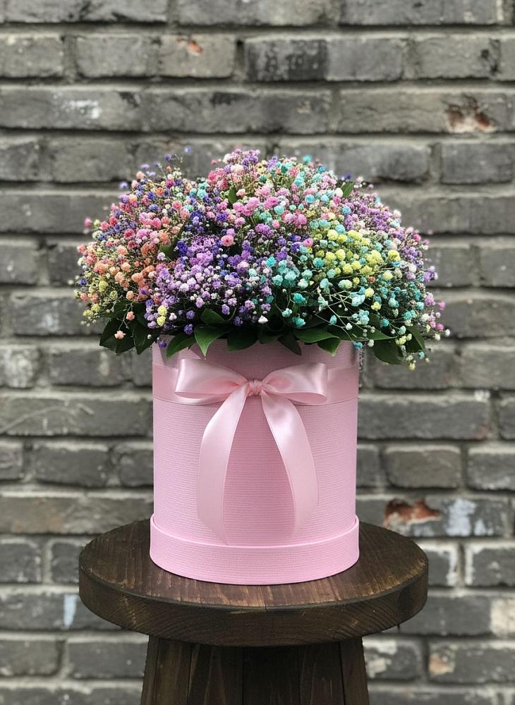 Цветочная композиция из Гипсофила и Розы в шляпной коробке в Новой Игирме