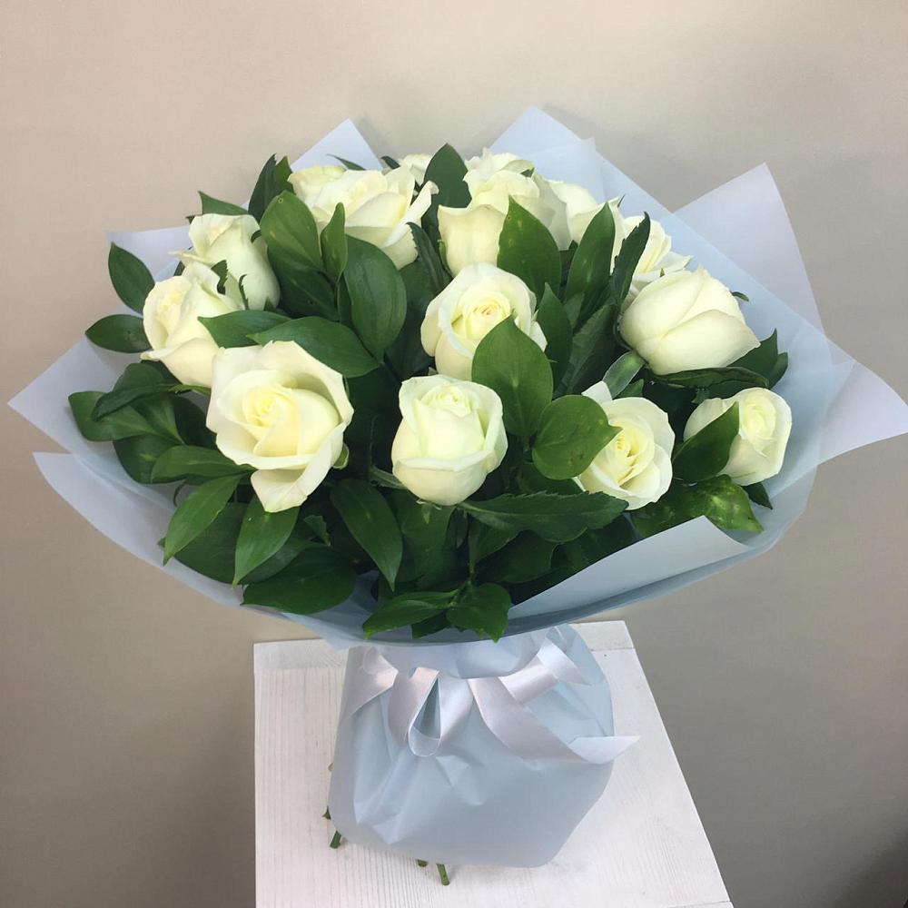 Букет 15 Белых роз Проуд в Новой Игирме