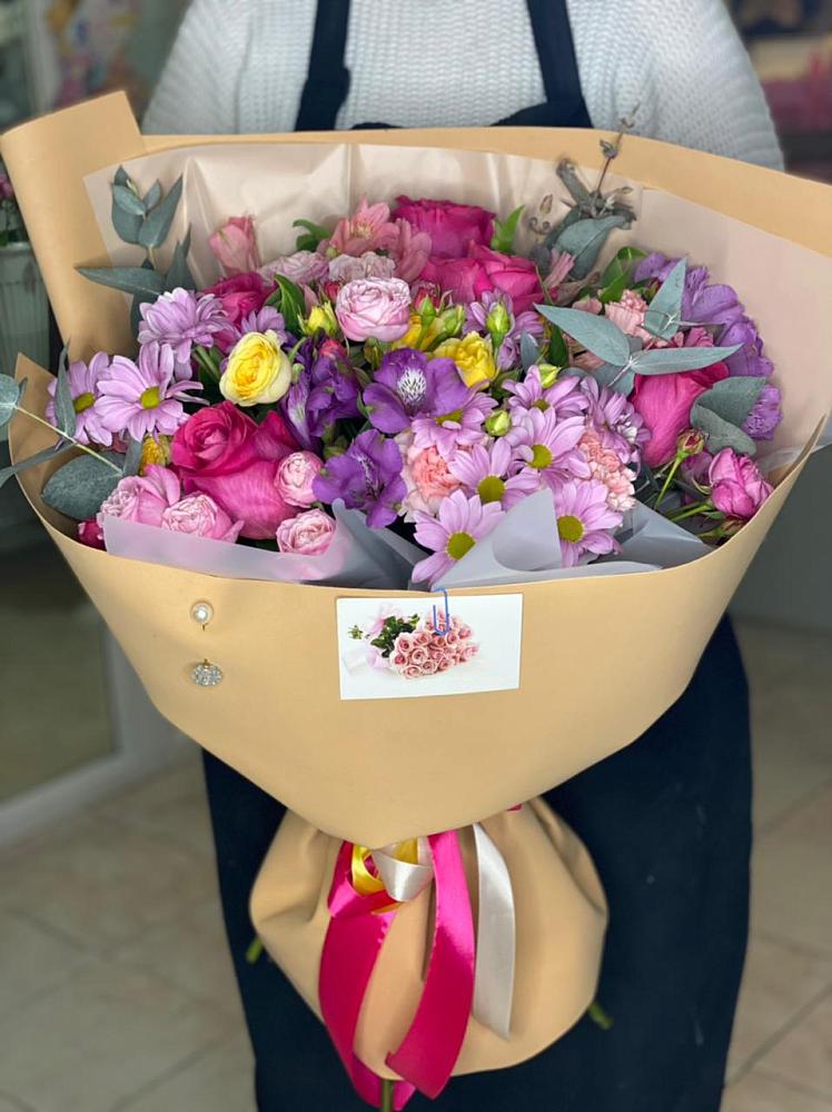 Букет цветов из: Хризантемы, Гвоздики и Альстромерии в Новой Игирме