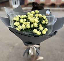 Букет Белые кустовые розы Солинеро в Новой Игирме