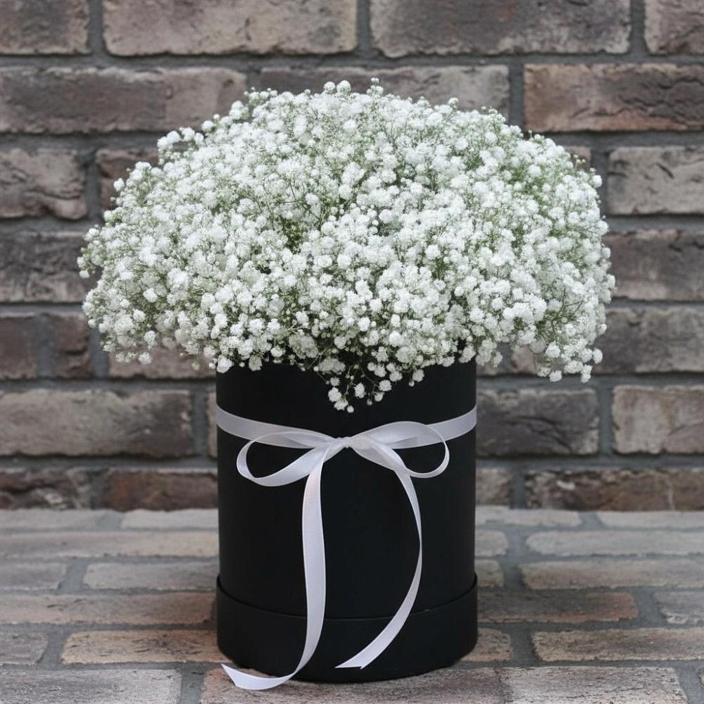 Цветочная композиция из Гипсофила в шляпной коробке в Новой Игирме