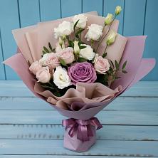 Букет цветов из:  Розы и Лизиантусы в Новой Игирме