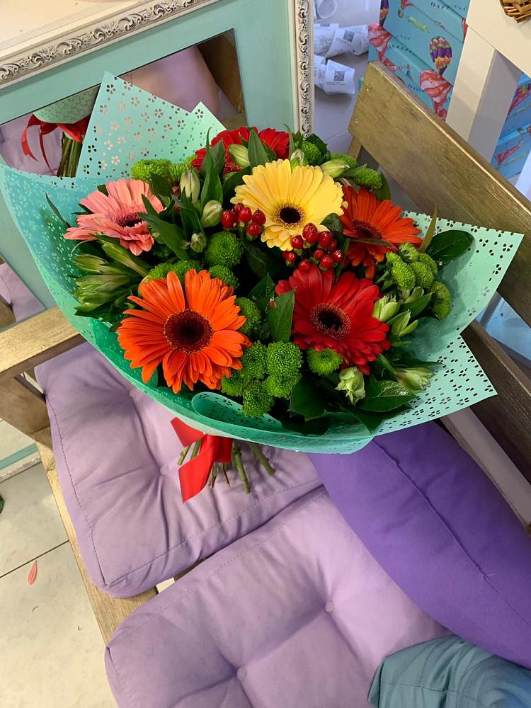 Букет цветов из: Герберы, Хризантемы и Альстромерии в Новой Игирме