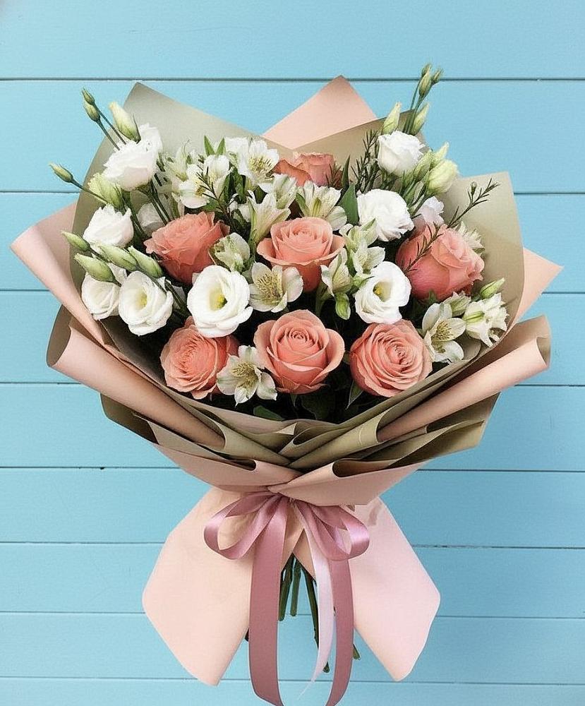 Букет цветов из: Розы, Альстромерии и Лизиантусы в Новой Игирме