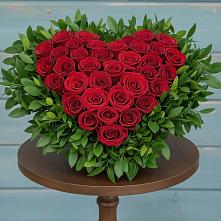 Цветочная композиция из Розы в виде сердца в Новой Игирме