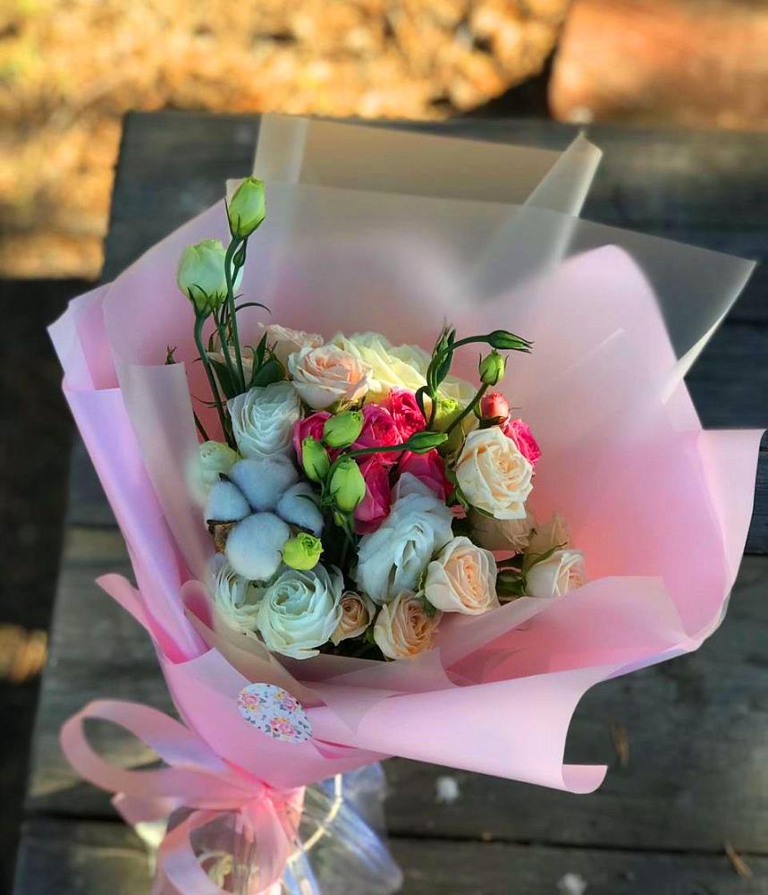 Букет цветов из: Розы и Лизиантусы в Новой Игирме