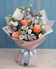 Букет цветов из:  Лизиантусы, Розы, Альстромерии и Гипсофила в Новой Игирме