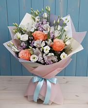 Букет цветов из:  Лизиантусы, Розы, Альстромерии и Гипсофила в Новой Игирме