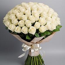 Букет 101 беля роза Белоснежка в Новой Игирме