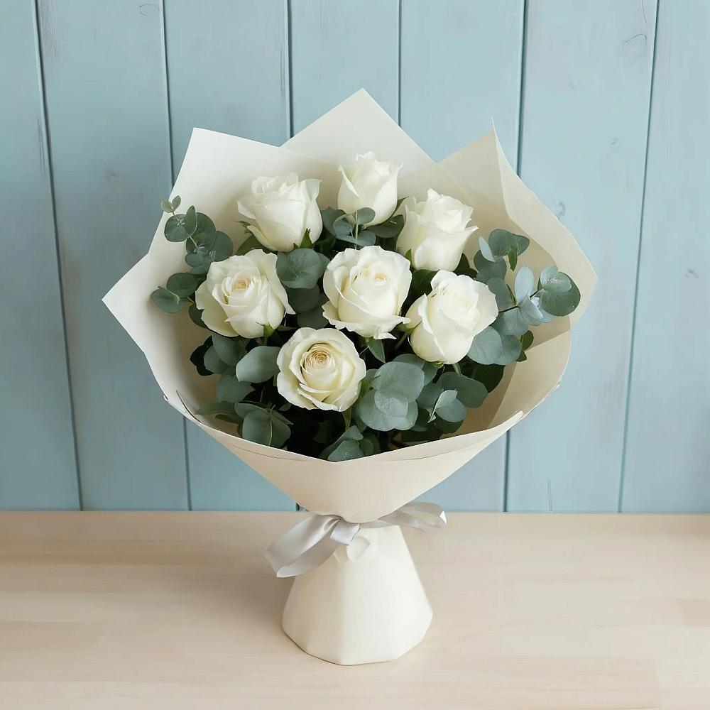 Букет Белые розы в Эвкалипте в Новой Игирме