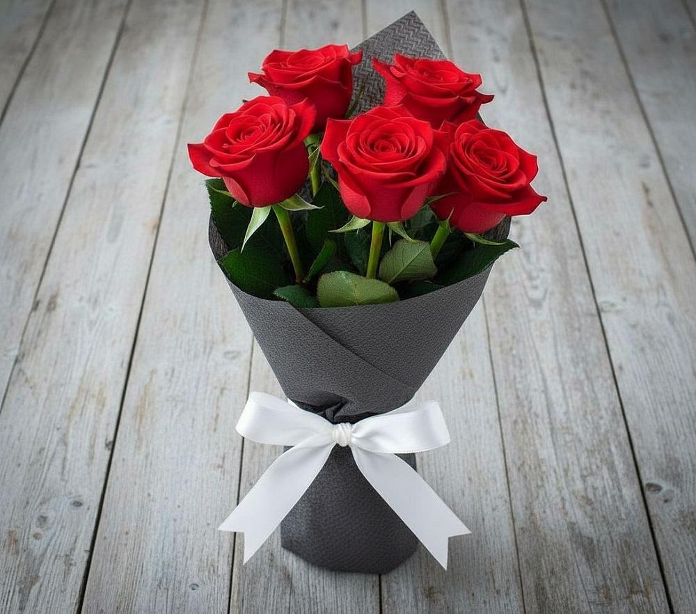 Букет 5 Красных роз Эдлесс Лав в Новой Игирме
