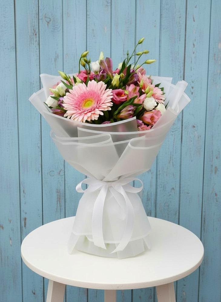 Букет цветов из: Герберы, Альстромерии и Лизиантусы в Новой Игирме