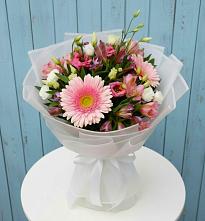 Букет цветов из:  Герберы, Альстромерии и Лизиантусы в Новой Игирме