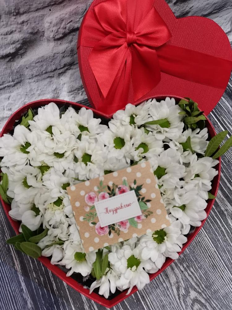Цветочная композиция из Хризантемы в виде сердца в Новой Игирме