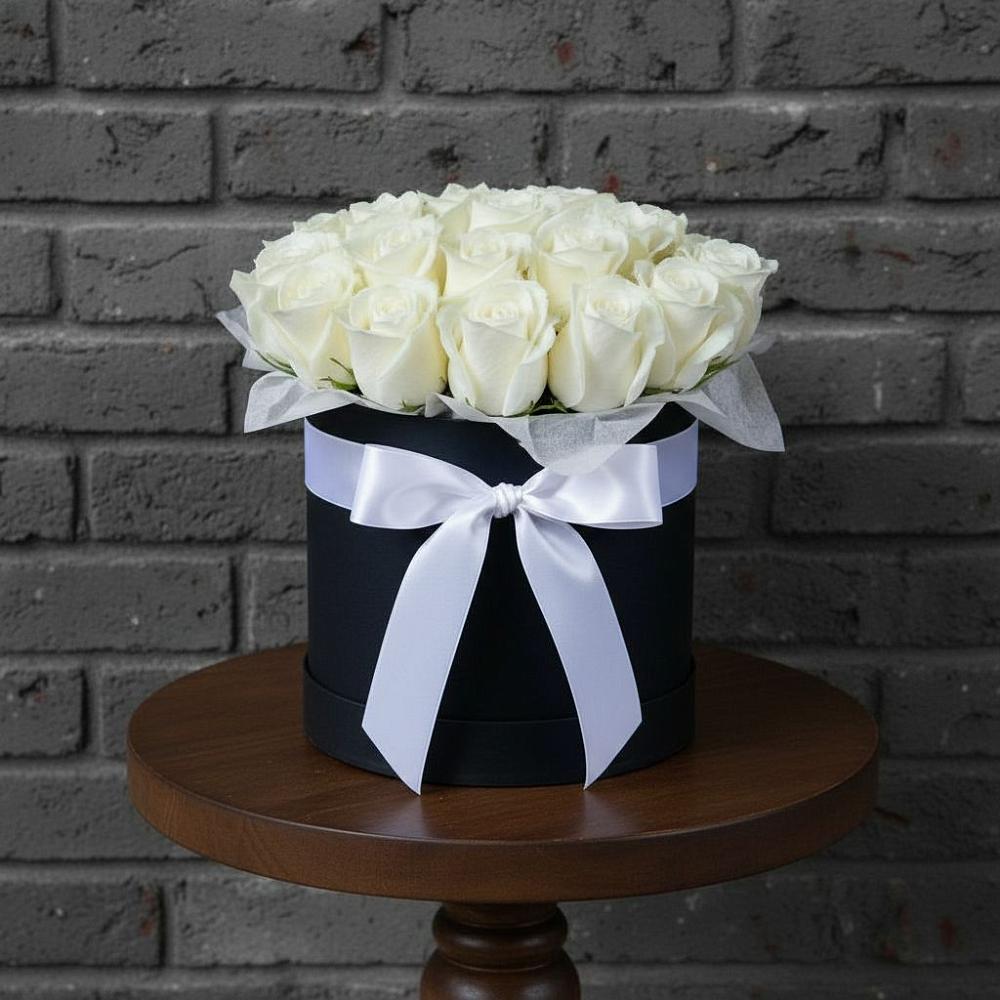 Цветочная композиция из Розы в шляпной коробке в Новой Игирме