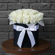 Цветочная композиция из Розы в шляпной коробке в Новой Игирме